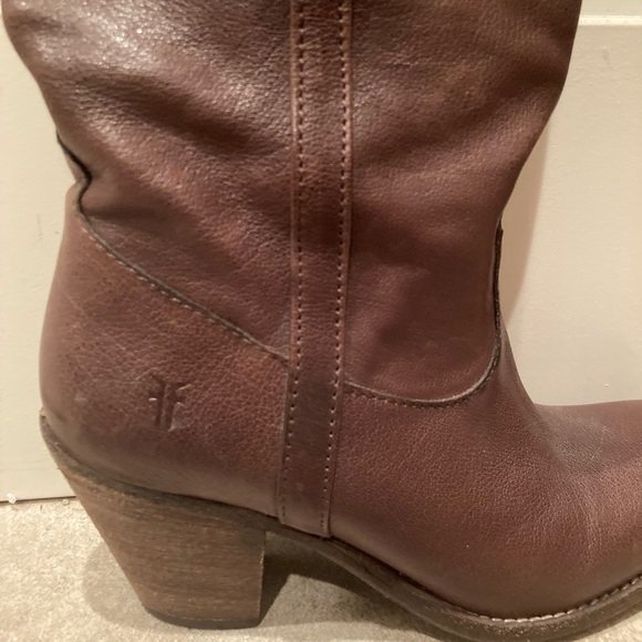 Frye Dark Brown Heeled Boots 7 - Picture 11 of 16